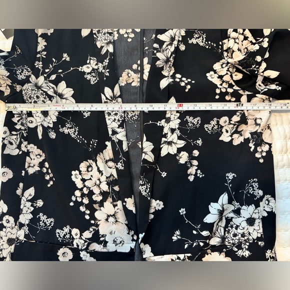 ASTR Floral Blazer Size Small - Picture 3 of 6